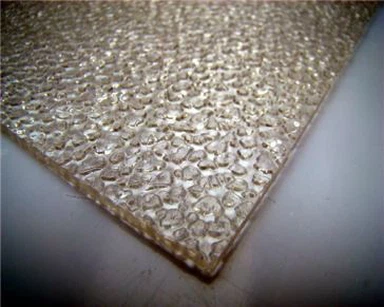 Polykarbonaatti pieni kohokuviolevyissä